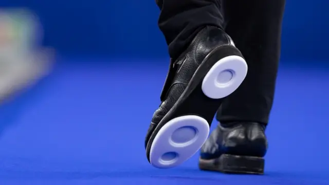 Curling shoes