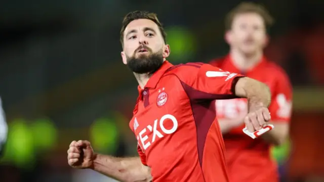 Graeme Shinnie celebrates