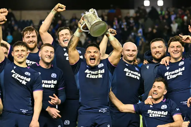 Sione Tuipulotu lifts the Calcutta Cup in 2026