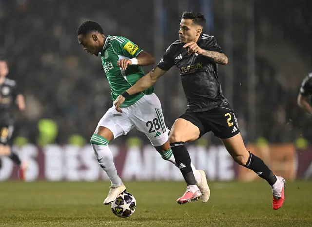 Joe Willock of Newcastle United is challenged by Matheus Silva of Qarabag