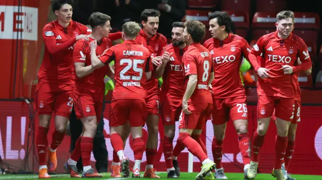 Aberdeen celebrate going 1-0 up