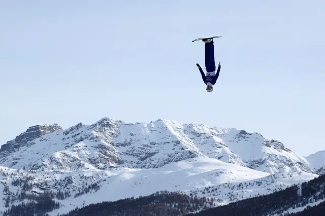 Women's aerial skiing