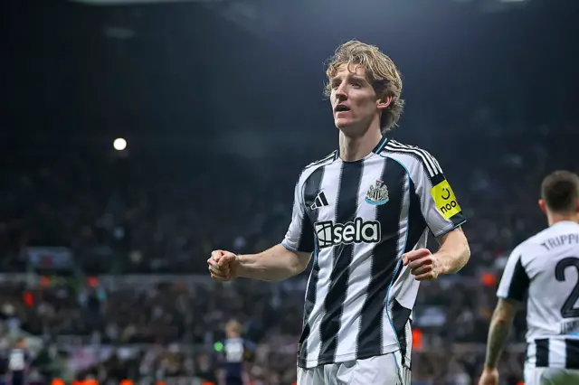 Anthony Gordon celebrating for Newcastle in the Champions League
