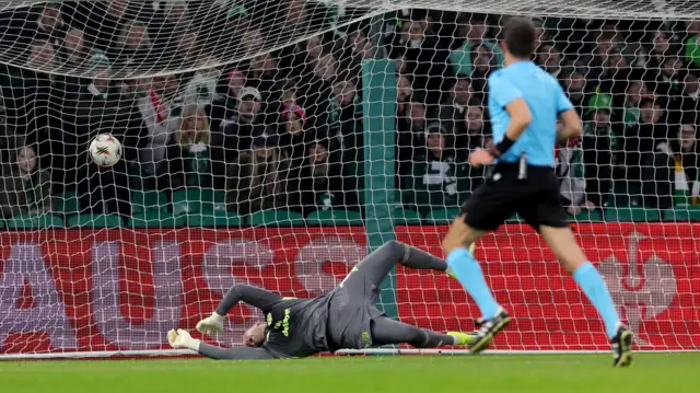 Kasper Schmeichel fails to save a shot