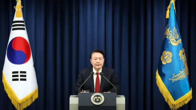 Photo of Yoon Suk Yeol speaking from a podium declaring martial law