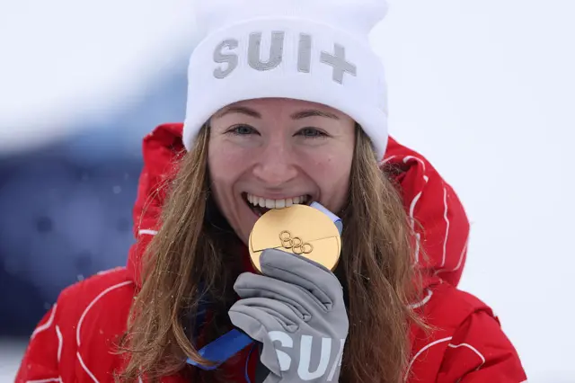 Marianne Fatton with her gold medal