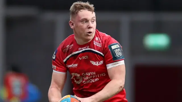 Scarlets fly-half Sam Costelow