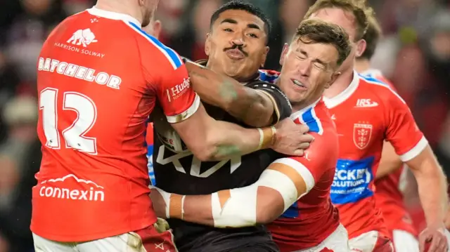Hull KR v Brisbane Broncos match action