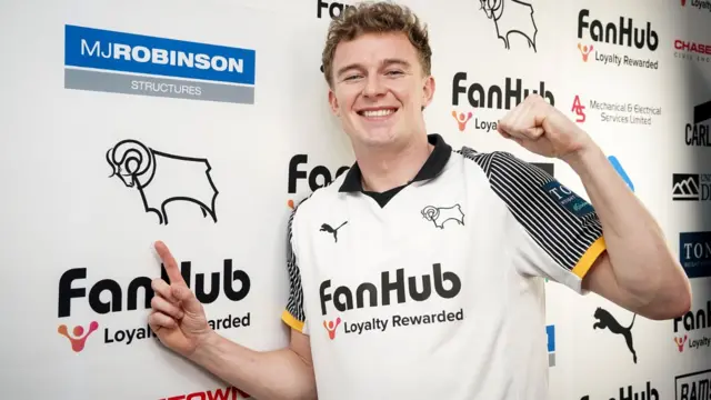 New Derby signing Derry Murkin