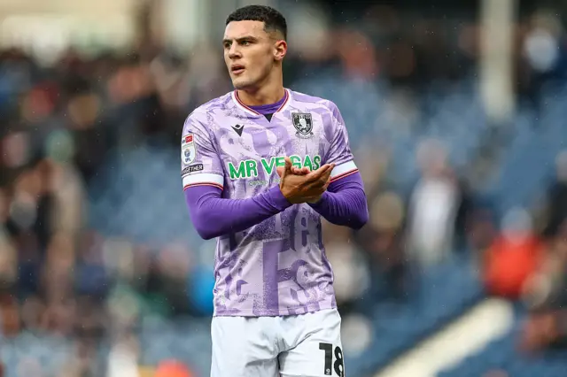 Bailey Cadamarteri applauds