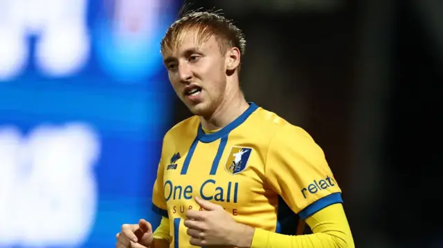 Max Dickov in action for Mansfield