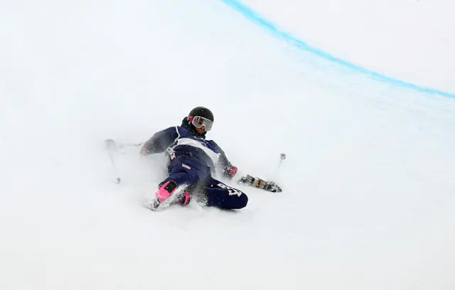 Nick Goepper of Team United States crashes