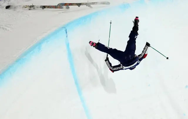 Nick Goepper of Team United States crashes