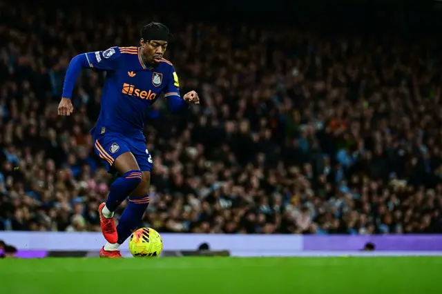 Elanga dribbles down the wing