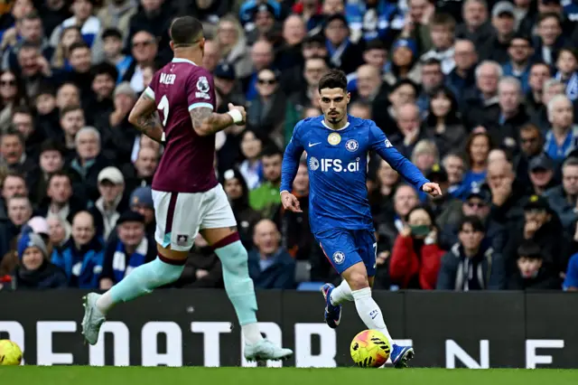 : Pedro Neto of Chelsea runs with the ball