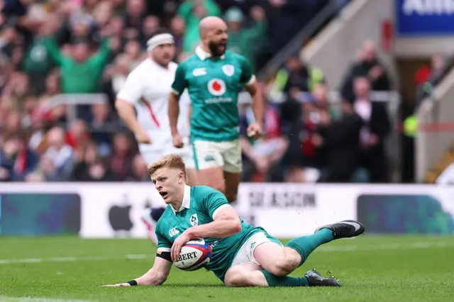 Tommy O'Brien scoring a try