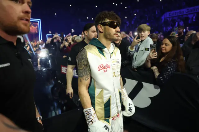 Wood walks to the ring