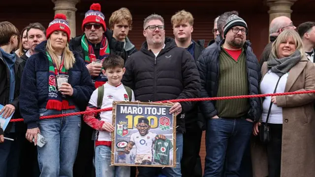 England fans await Maro Itoje