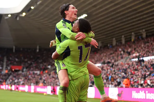 Alex Iwobi of Fulham celebrates with teammate Harry Wilson