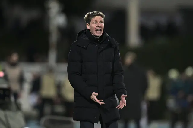 Oliver Glasner gesturing on the sideline