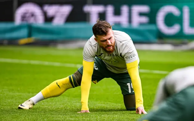 Nicky Cadden warming up at Celtic Park