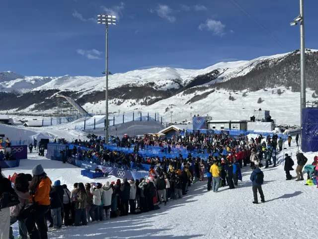 Halfpipe crowd
