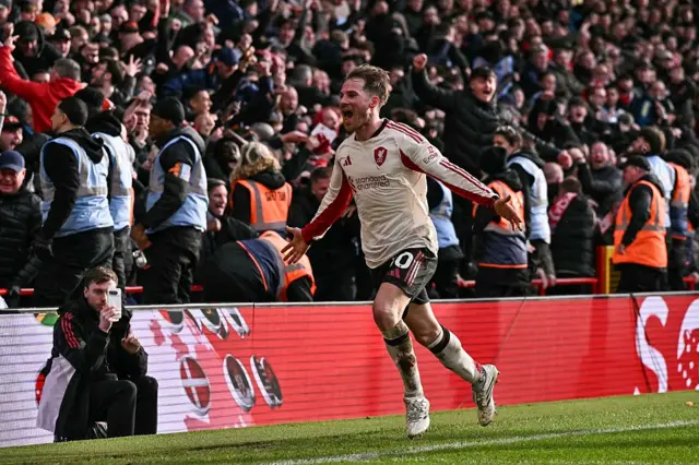Liverpool's Argentinian midfielder #10 Alexis Mac Allister (C) celebrates