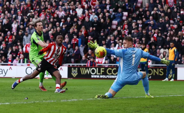 Sunderland's Romaine Mundle misses a chance to score