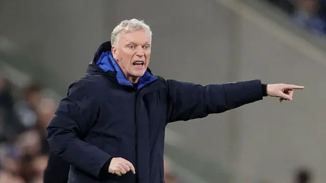 Moyes directs his side from the sideline