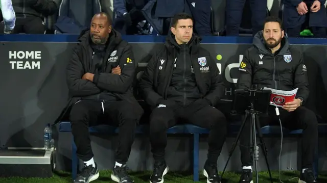 A worried looking West Brom head coach Eric Ramsay on the bench with his coaching staff