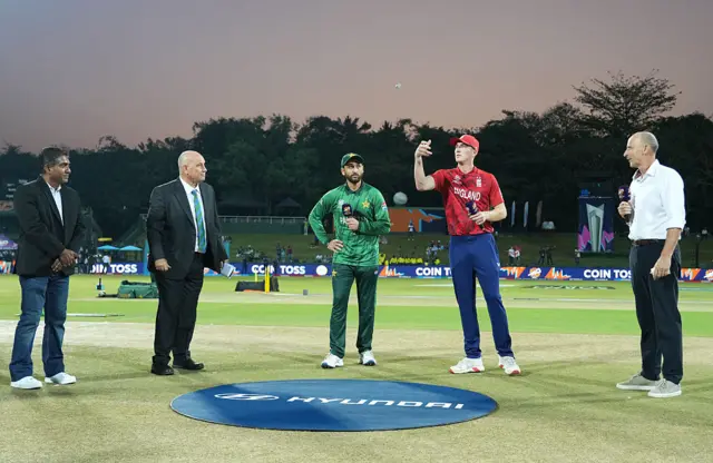 England and Pakistan captains at the toss