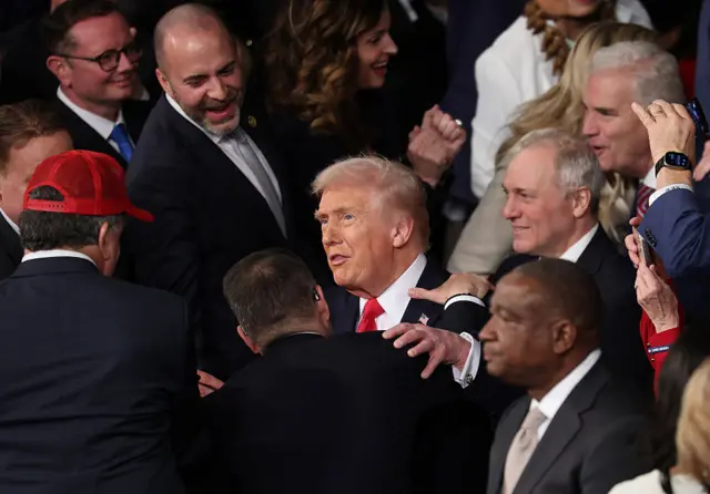 Trump surrounded by US lawmakers