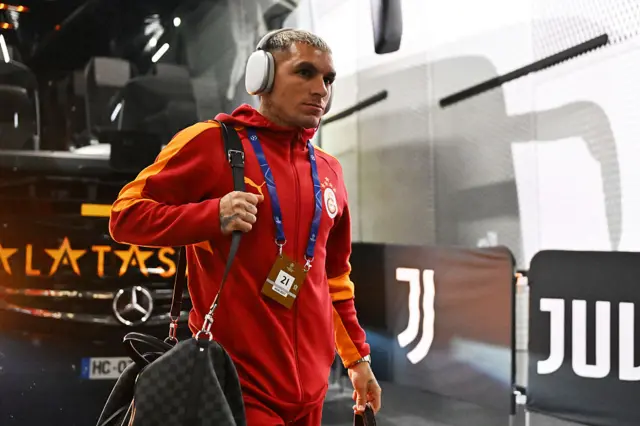 Lucas Torreira disembarks the team coach