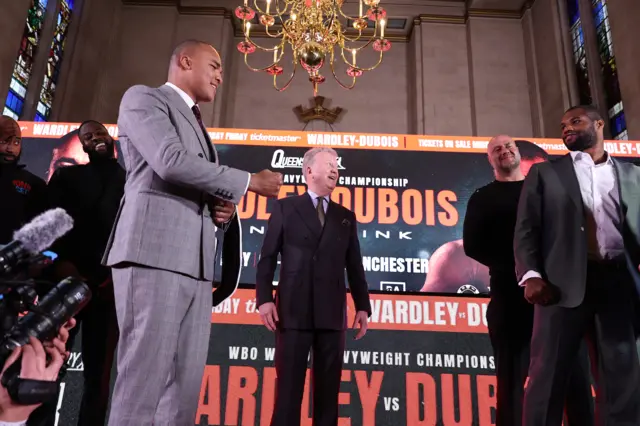 Fabio Wardley holds out his fist to Daniel Dubois