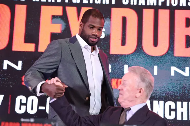 Daniel Dubois hakes the hand of Frank Warren