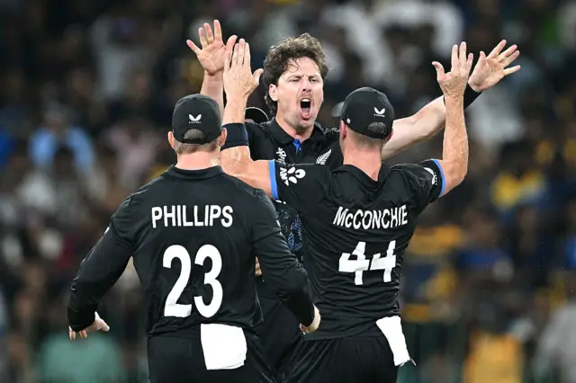 New Zealand celebrate Matt Henry's wicket of Pathum Nissanka