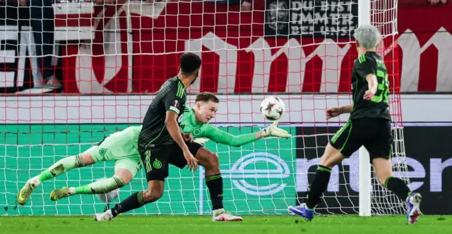 Viljami Sinisalo in action for Celtic