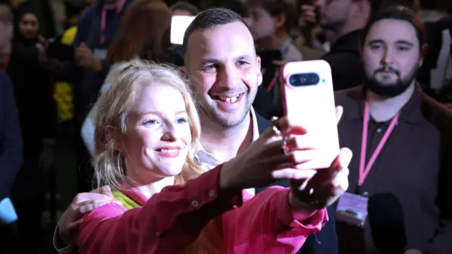 Green Party winning candidate Hannah Spencer (L) and Green Party leader Zack Polanski (R) take a selfie after the vote count for the Gorton and Denton by-election in Manchester