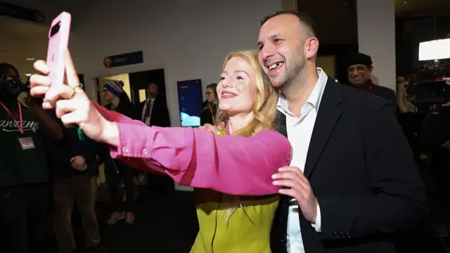 Green Party candidate and winner Hannah Spencer takes a selfie with Green Party Leader Zack Polanski after the vote count on February 27