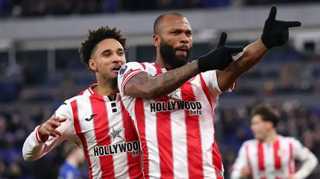 Igor Thiago of Brentford celebrates scoring his team's third goal with teammate Kevin Schade