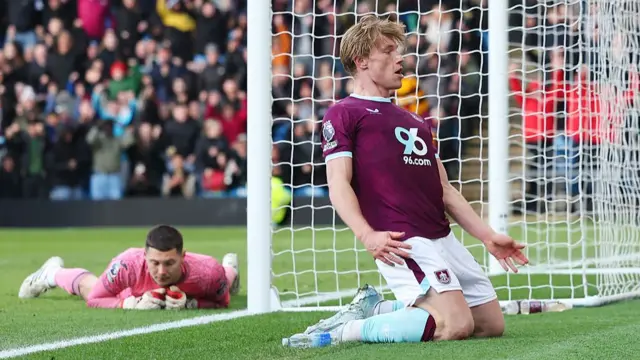 Zian Flemming of Burnley celebrating a goal