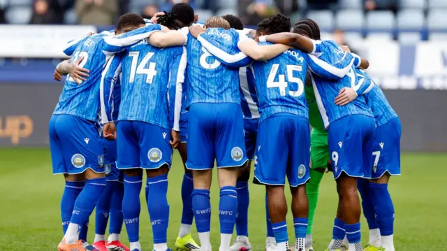 Sheffield Wednesday players huddle before kick-off against Southampton
