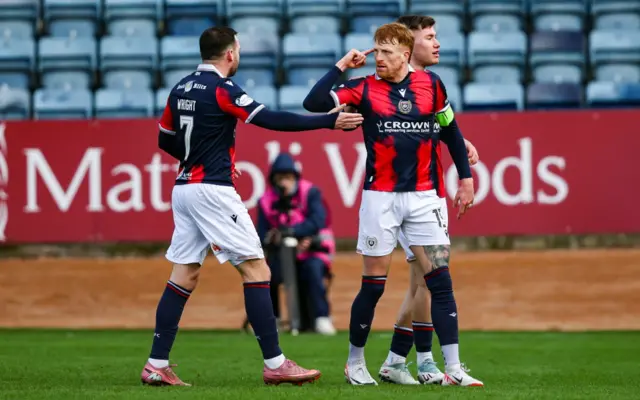 Simon Murray equalised for Dundee four minutes after Hibs scored
