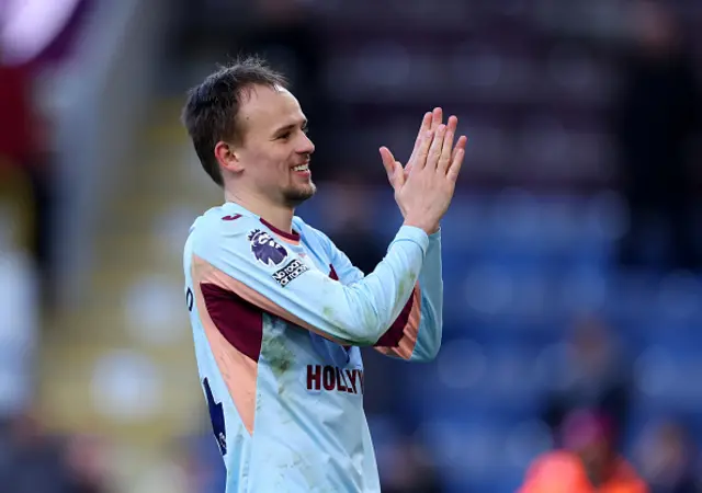 Mikkel Damsgaard of Brentford applauds the crowd