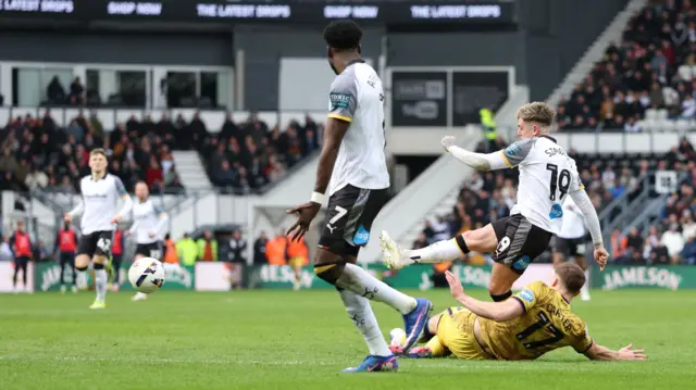 Sam Szmodics has an attempt at goal