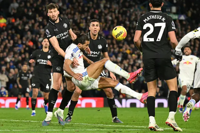 Dominic Calvert-Lewin attempts an overhead kick