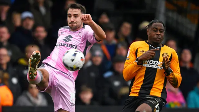 Cambridge v MK Dons