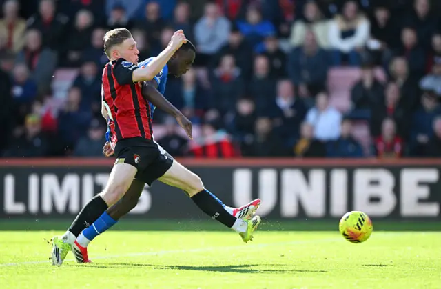 Habib Diarra of Sunderland shoots whilst under pressure from Adrien Truffert