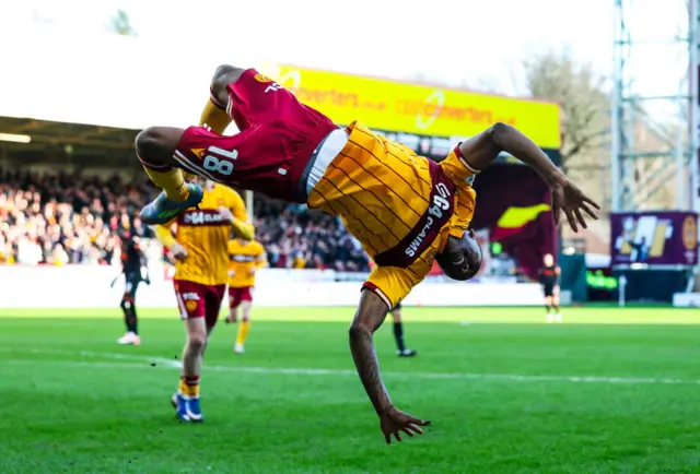 Tawanda Maswanhise celebrates at Fir Park