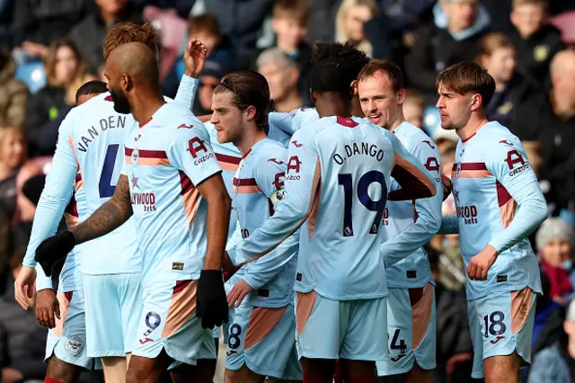Mikkel Damsgaard of Brentford (second from right) celebrates